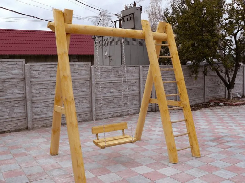 Деревяные качели