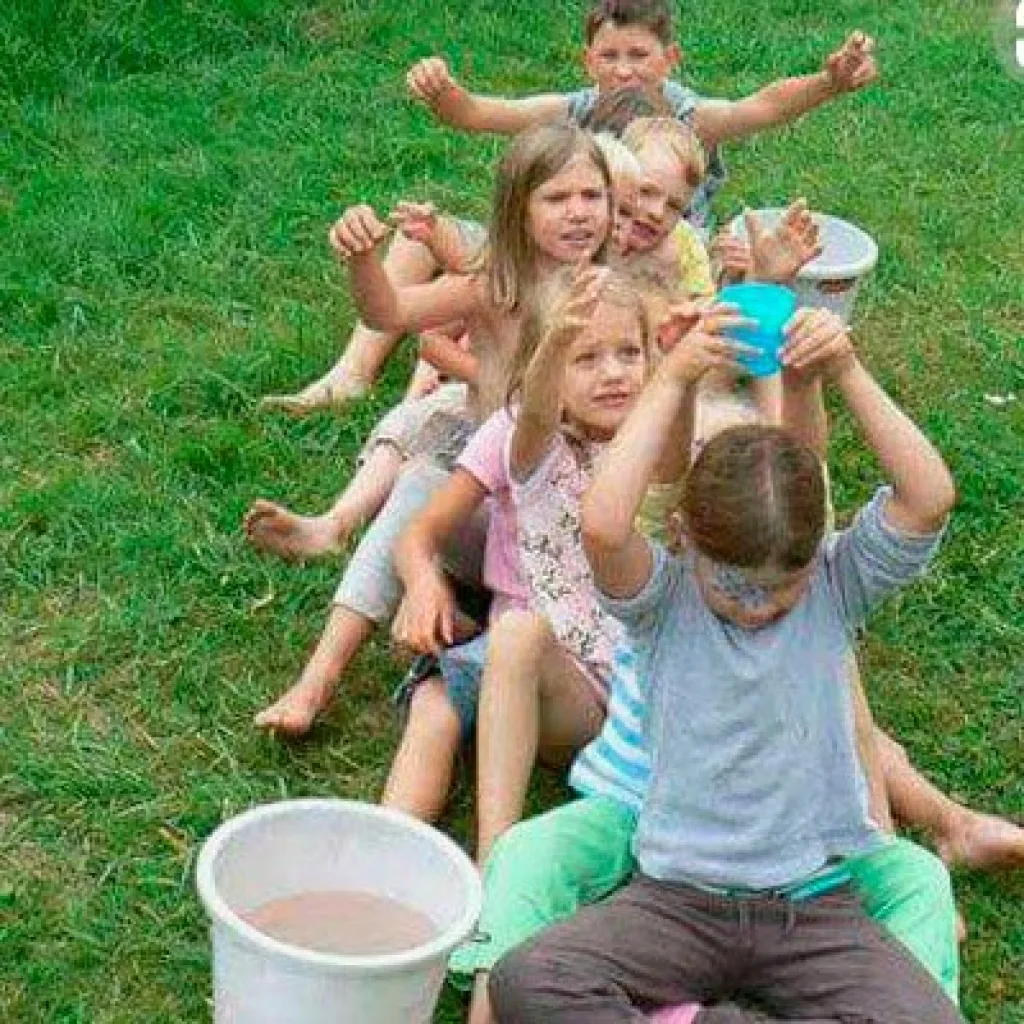 Игра передай воду