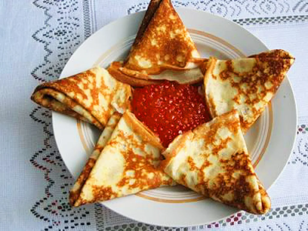 звезда из блинов с икрой