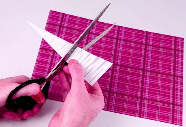 Гирлянда из бумаги на новый год - шаблоны для вырезания и схемы. Новогодняя гирлянда свинка.