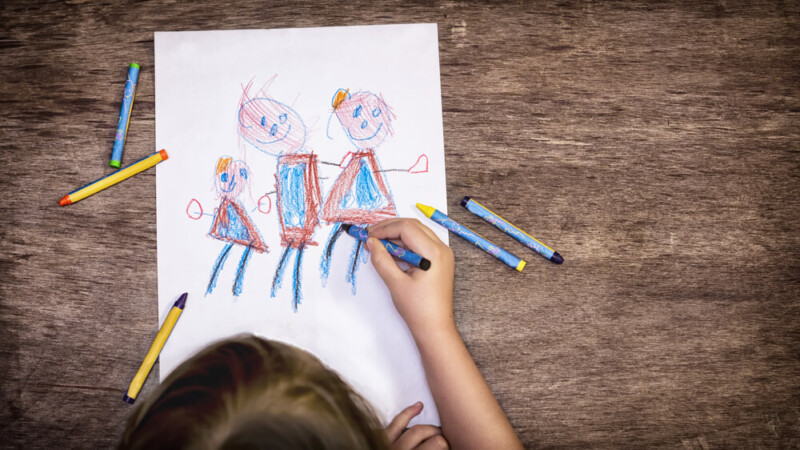 Детские рисунки: что сюжеты могут рассказать о психологическом состоянии ребёнка?